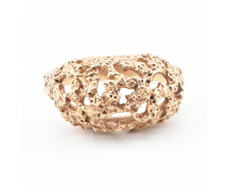 A hallmarked 9ct gold dome ring. The ring having a textured open work dome to textured band. Weight 4.6g. Size R.&nbsp;All we