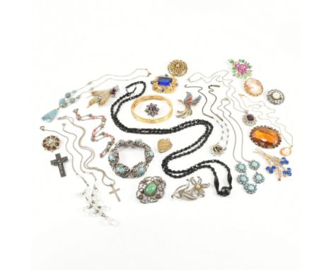 An assorted collection of costume jewellery. The lot to include gold and silver tone metal, white stones, coloured stones, cl