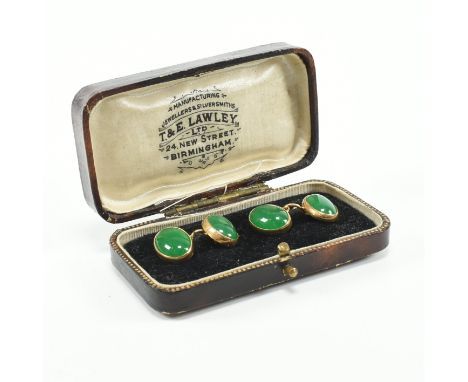 A pair of vintage 18ct yellow gold and jade cufflinks. The cufflinks of chain style having head and tails of oval cut vibrant