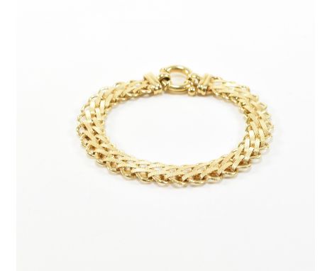 A hallmarked 9ct yellow gold chain bracelet. The chain comprised of engine turned / etched and polished fancy links united by