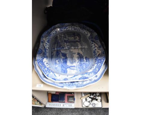 A Spode transfer-printed blue and white Italian pattern turkey plate or ashettle, moulded with drainage channels and well, im
