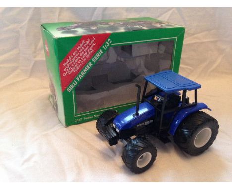 SIKU - NEW HOLLAND 5635 TRACTOR WITH FLOTATIONS (2652)
