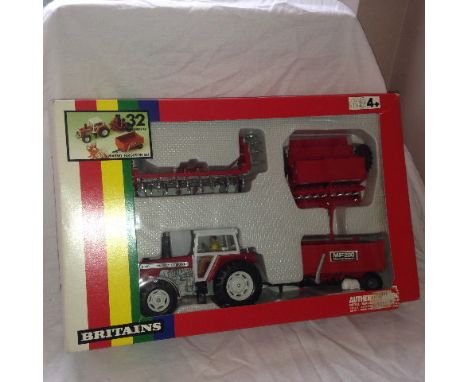 BRITAINS - MASSEY FERGUSON 2680 TRACTOR & ACCESSORIES (9635)