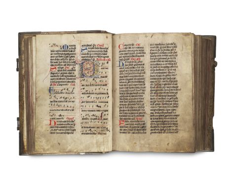 Messbuch mit Antiphonarium. - Lateinische Handschrift auf Pergament. Mit 6 goldgehöhten Initialen und zahlr. Initialen in Rot