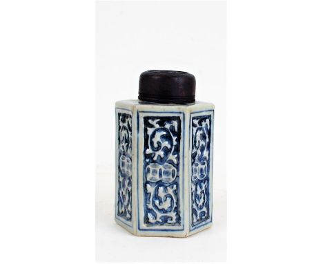 19th Century Chinese porcelain tea caddy, the dark stained bamboo lid above a hexagonal body with blue and white scroll decor