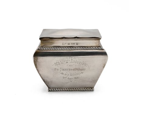 An Edwardian silver tea caddy of square shouldered form with gadrooned border and hinged cover, Birmingham 1900, maker's mark