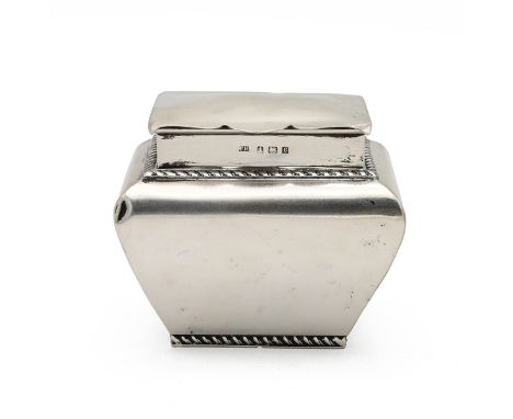 An Edwardian silver tea caddy, of square shouldered form with gadrooned border and hinged cover, Birmingham 1902, Charles Hor