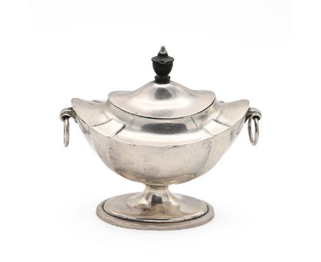 An Edwardian silver oval shaped sugar bowl, with ebony finial to the hinged cover, stepped base and swing loop handles, 13cm 