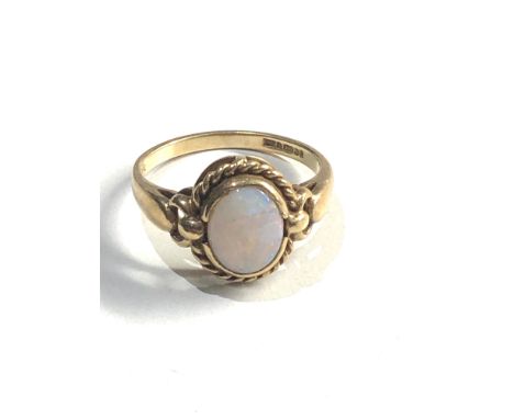 9ct Gold opal ring 2.6g 