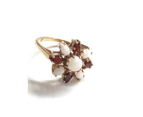 9ct Gold opal &amp; garnet cluster ring 4.1g 