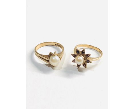 2 x 9ct gold pearl set rings inc. garnet 5g 