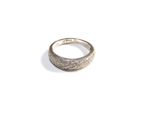 9ct gold diamond ring 2.6g 