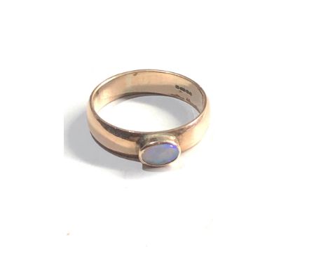 9ct Gold opal solitaire chunky band ring 2.9g 