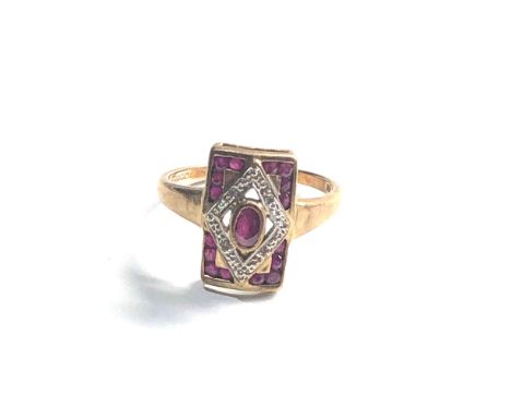 Vintage 9ct Gold ruby ring w/ diamond detail 4g 