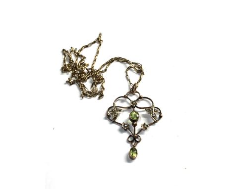 Fine antique 9ct gold peridot and seed-pearl pendant and chain pendant measures approx 4.1cm drop by 2.8cm wide 