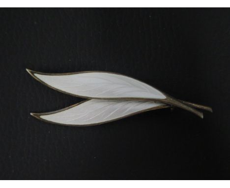 David Andesen - Norwegian silver and enamel leaf brooch, white enamel in excellent condition - approx 6cm 