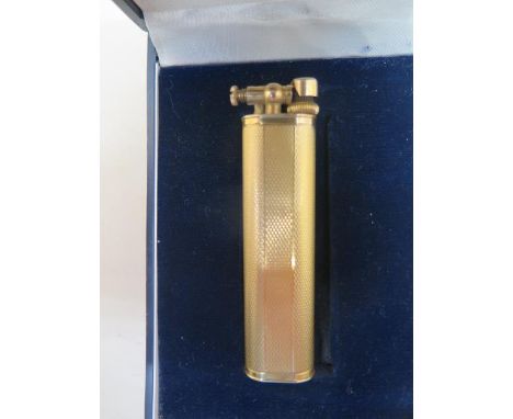 A 9ct gold Dunhill lighter - boxed - approx weight 31.6 grams 