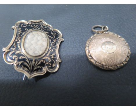 A Victorian 9ct yellow gold and black enamel mourning brooch - approx 4cm x 3cm and dated 1864 with a 9ct yellow gold pendant