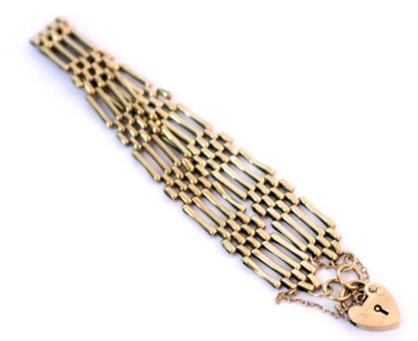 A 9CT YELLOW GOLD GATE LINK BRACELET with safety chain, overall weight 9.5 grams approximately 