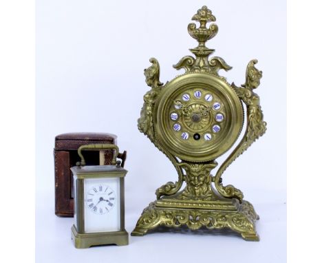 A LATE 19TH / EARLY 20TH CENTURY MINIATURE BRASS CARRIAGE TIMEPIECE 7cm in height x 5cm wide in a fitted leather bound case, 