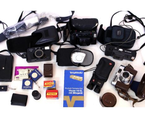 A QUANTITY OF VINTAGE CAMERAS to include a Voighander Vito camera, various compact cameras to include a pair of Leica 8x20 EC