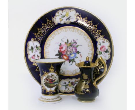 A 19TH CENTURY CHAMBERLAIN'S WORCESTER PORCELAIN PLATEwith a deep blue ground and painted with floral sprays within gilt bord