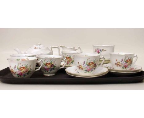 Coalport June Time tea service (21 pieces). Condition report: see terms and conditions.