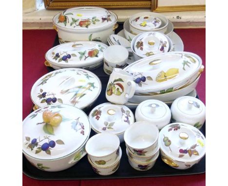 Approximately 27 pieces of Royal Worcester "Evesham" dinner ware. Condition report: see terms and conditions.