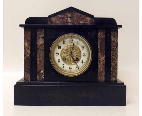 Polished slate 8-day Victorian mantel clock. Condition report: see terms and conditions.