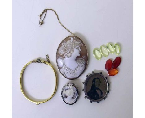 9ct mounted oval cameo brooch, three loose Mexican orange and four yellow/green opals, rolled gold bangle, small cameo and a 