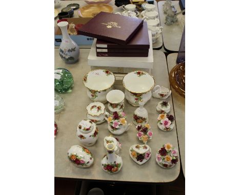 Quantity of Royal Albert Country Roses wares, & boxed plates (Royal Albert, Spode etc)