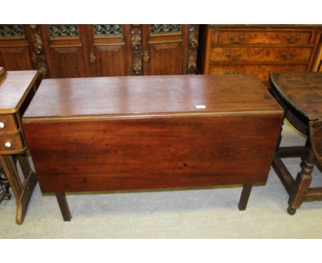 Georgian mahogany gate leg table
