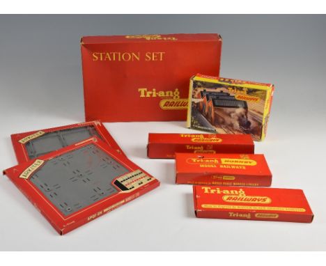 Tri-ang Railway, rolling stock, tank engine, buildings, boxed, meccano No 4 set boxed, Tri-ang Arkitex set No 2 boxed, togeth