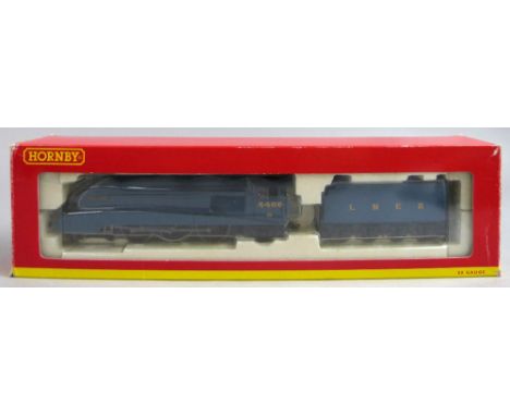 Hornby 00 gauge boxed Class A4 Locomotive Mallard, R 2339, LNER 4-6-2 in blue livery, locomotive and tender