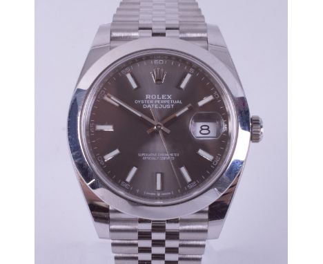 Rolex, a gentleman's Rolex Oyster Perpetual Datejust, stainless steel, chronometer, jubilee bracelet, grey baton dial, plain 