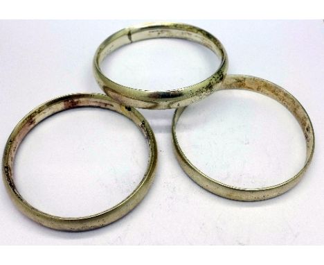 A .925 silver bangle and two white metal bangles, weight 76g