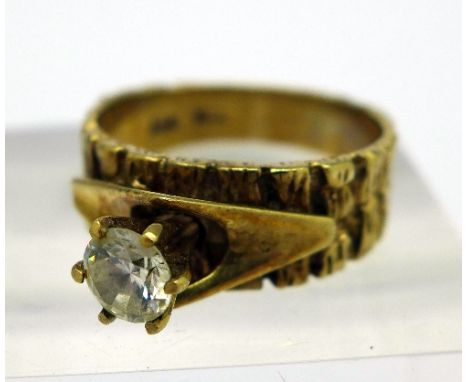 A 9ct gold and cubic zirconia ring, weight 4.9g, size O