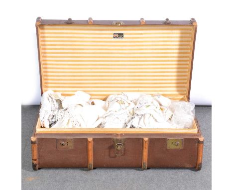 Canvas bound travelling trunk, and a small quantity of linen.Condition report:The edges, corners and surfaces are a bit worn,