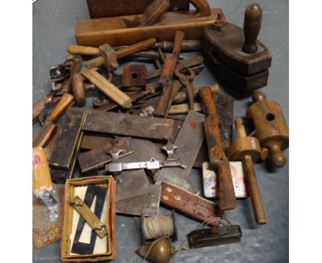 Quantity of woodworking tools 