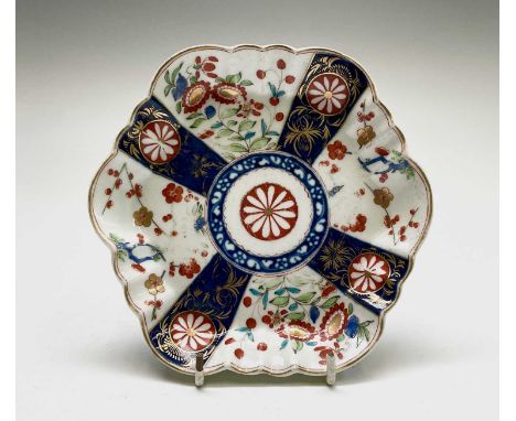 A Worcester Queens pattern porcelain hexagonal tray, 19th century, in the Chinese Imari style, the floral decorated panels wi