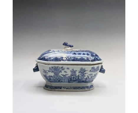 A Chinese Export porcelain blue and white tureen and cover, Qianlong Period (1736-1795), with animal finial and rabbit mask h