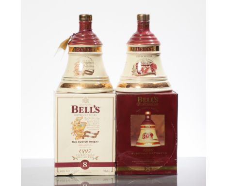 BELL'S CHRISTMAS 1991
Blended Scotch Whisky in Wade decanter. 75 cl, 43% volume. In tube.
BELL'S CHRISTMAS 1989
Blended Scotc