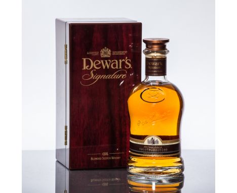 DEWAR'S SIGNATURE
Blended Scotch Whisky. 75 cl, 43% volume. In presentation case. 