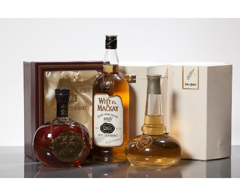 WHYTE & MACKAY 21 YEAR OLD 
Blended Scotch Whisky, in glass decanter, 70cl, 43% volume, with scroll, in presentation box.
ISL