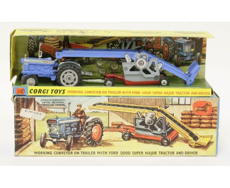 A Corgi gift set (47) Ford 5000 tractor and conveyor set, boxed