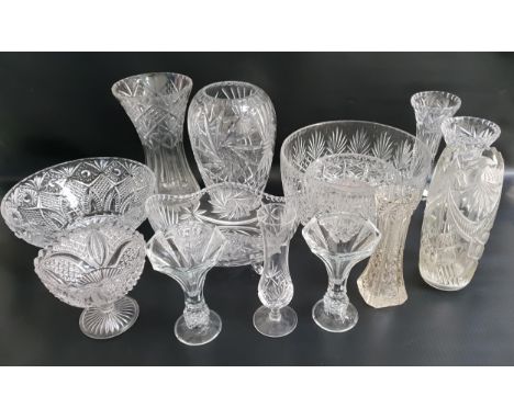 SELECTION OF CUT GLASS WAREincluding a large circular centre bowl, 27.5cm diameter, two circular fruit bowls, 26cm and 19cm d