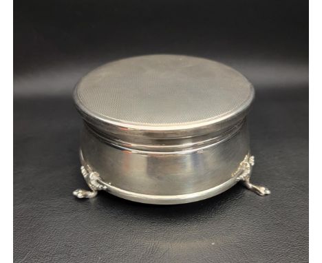 SILVER TRINKET BOXthe circular box raised on three paw feet, with hinged cover and velvet lined interior, Birmingham hallmark