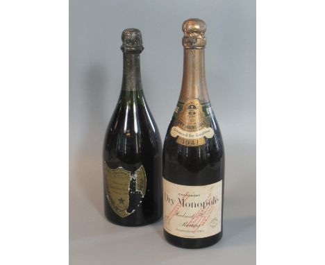 Heidsieck & co. Dry Monopole Champagne, Reims, 1941, one bottle. Together with a Moet et Chadon champagne, vintage 1969, one 