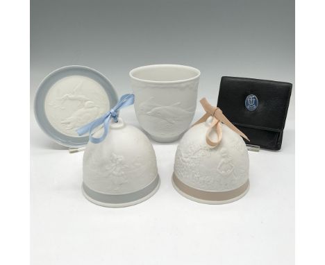 Mixed lot includes - Lladro small round display dish with duck design, Lladro Collectors Society black leather coin purse, ma
