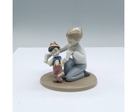 Disney's lovable little liar Pinocchio in a memorable moment. Glossy finish with artist signature and Nao backstamp. This ite